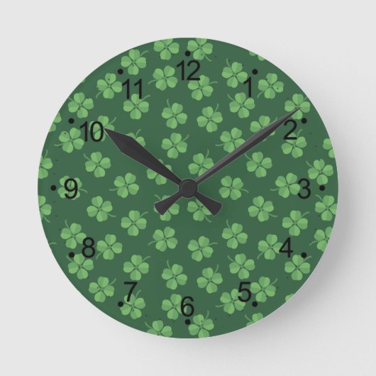 Green Celtic Irish Four Leafed Clovers St Patrick Runde Wanduhr (Vorderseite)