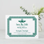 Green Celtic Knot Claddagh Wedding Save the Date (Stehend Vorderseite)
