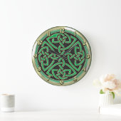 Green Celtic Shield Knot Round Wall Clock Große Wanduhr (Zuhause)