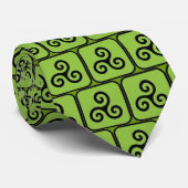 Green Celtic Triskele Tiled Krawatte (Gerollt)