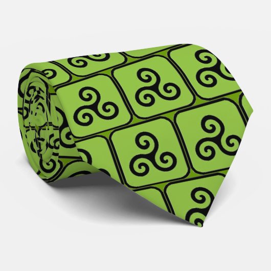 Green Celtic Triskele Tiled Krawatte (Gerollt)