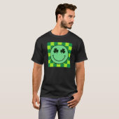 Green Checkerboard Lucky Smiley Face Art T-Shirt (Vorne ganz)