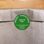 Green Christmas Business Round Shape Sticker<br><div class="desc">Frohe Weihnachten! Einer der bekanntesten Feiertage des Jahres. Es ist auch eine der besten Jahreszeiten für Werbung für Ihr Unternehmen. Rundform Aufkleber mit fröhlichen Weihnachtsgrüßen, Ihrem Firmennamen und weiteren Informationen über Ihr Unternehmen. Sie können es als Zubehör für Ihr Produktverpackungsmaterial verwenden, um Ihren Produktnamen zu fördern. Sie können es auch...</div>