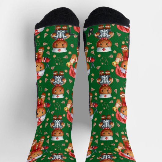 Green Christmas Nurse Whimsical Gingerbread Man Socken (Oben)