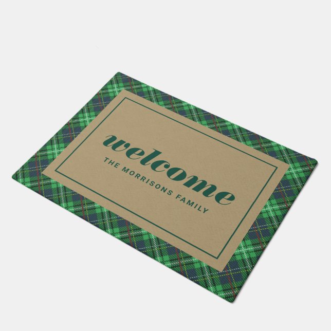 Green Christmas Plaid Personalized Welcome Fußmatte (Schrägansicht)