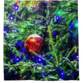 Green Christmas Tree Red Ball Duschvorhang (Vorderseite)