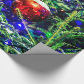Green Christmas Tree Red Ball Geschenkpapier (Ecke)