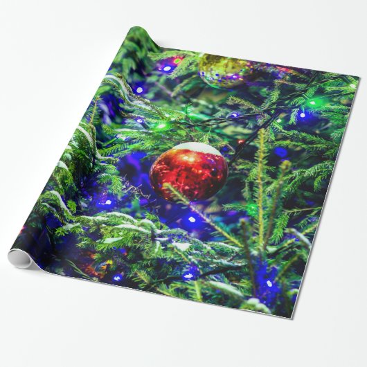 Green Christmas Tree Red Ball Geschenkpapier (Ungerollt)