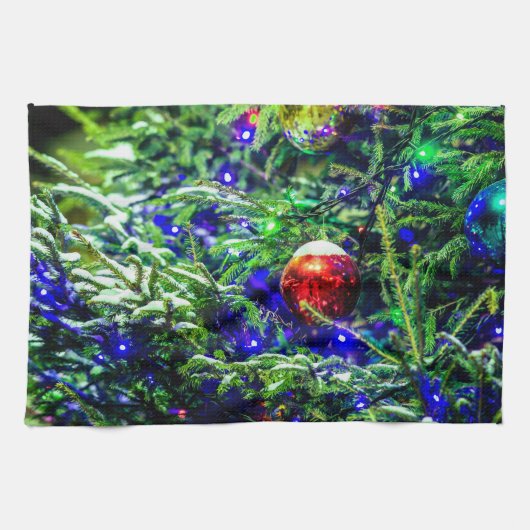 Green Christmas Tree Red Ball Handtuch (Horizontal)