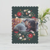 Green Christmas Wreath Floral Holiday Photo Card Einladung (Stehend Vorderseite)