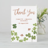 Green Clover Blätter. Hochzeitsdanken Gold Folieneinladung (Stehend vorne)