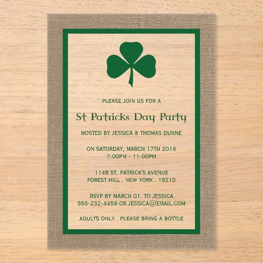 Green Clover & Burlap St. Patrick's Day Acryleinladungen (Vorderseite)