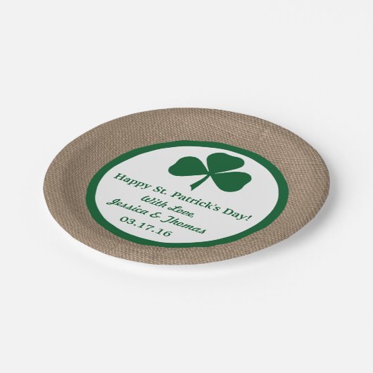 Green Clover & Burlap St. Patrick's Day Pappteller (Schrägansicht)