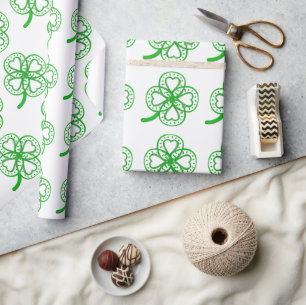 Green Clover Heart St Patty Wählen Sie Farbe Wrap Geschenkpapier