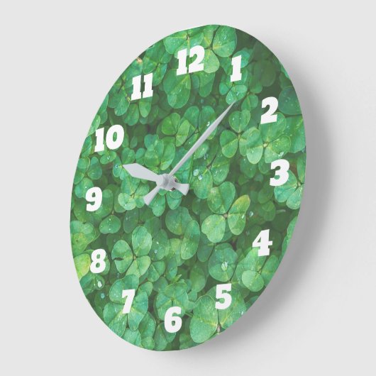 Green Clover Leaves Background Große Wanduhr (Winkel)