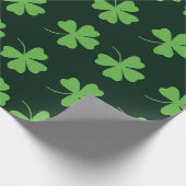 Green Clover Pattern St Patricks Day Geschenkpapier (Ecke)