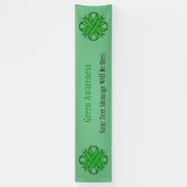 Green Clover Ribbon von Kenneth Yoncich Banner (Vertikal)