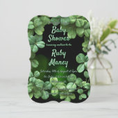 Green Clovers Baby Dusche Einladung (Stehend Vorderseite)