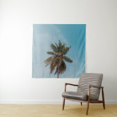 Green coconut tree under blue sky wandteppich (Beispiel)