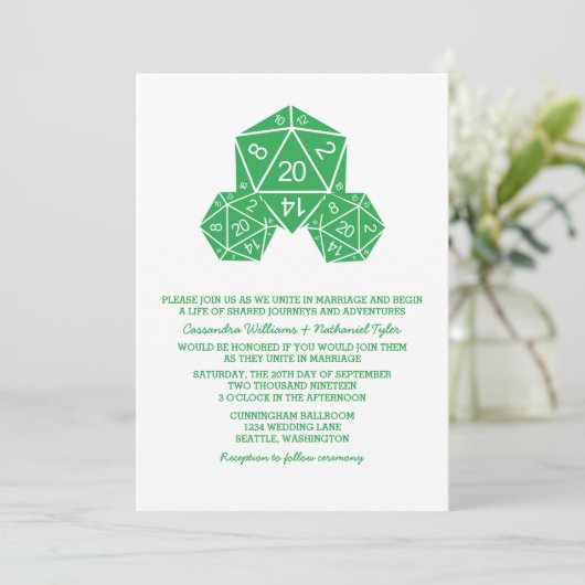 Green D20 Dice Wedding Einladung (Stehend Vorderseite)