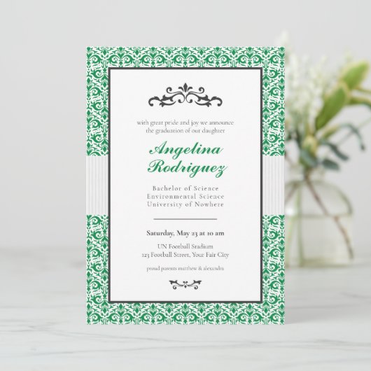 Green Damask Muster Foto Abschluss Einladung (Stehend Vorderseite)