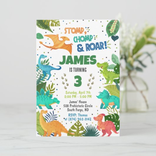 Green Dinosaur Boy Einladung (Stehend Vorderseite)