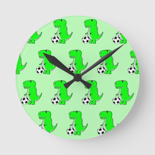 Green Dinosaur Lieben Fußball-Cartoon Muster Runde Wanduhr (Vorderseite)