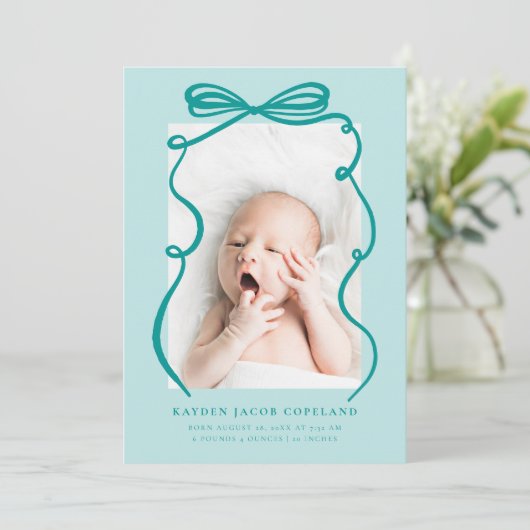 Green Doodle Bow Frame Birth Ankündigung Foto (Stehend Vorderseite)