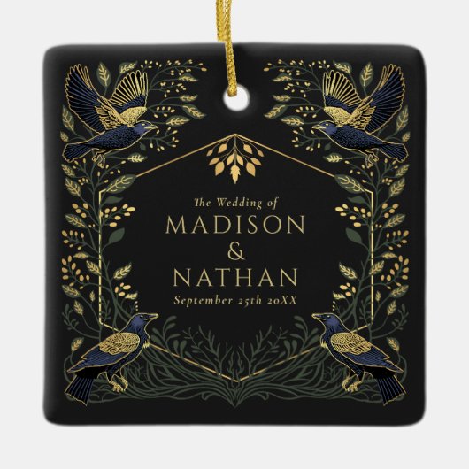 Green Enchanted Gothic Raven Floral Wedding Keramikornament (Vorderseite)