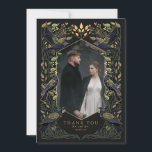 Green Enchanted Raven Wedding Danke Card<br><div class="desc">Elegantes,  skurriles und gotisches Hochzeitsdesign perfekt für eine bezaubernde Waldfeier oder eine stimmungsvolle und dunkelgotische Affäre. Dieses Design zeichnet sich durch Ravens Set in einem Rahmen aus gedämpften aquamarin-blauen Dornen,  Beeren,  Grünpflanzen und Goldakzenten aus. Matching Items in unserem Shop für ein komplettes Party Thema.</div>