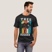 Green Environmentalist Design - Tree Hugger Graphi T-Shirt (Vorne ganz)