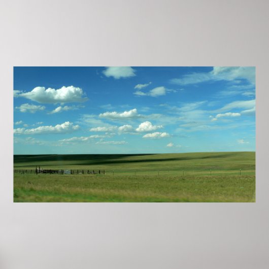 Green Field and Cloudy Blue Sky, Colorado Poster (Vorne)