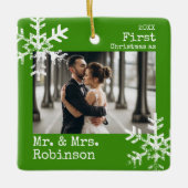 Green First Christmas Mr. & Mrs. Custom Foto Keramikornament (Vorderseite)