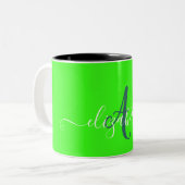 Green Fluorescent Neon Monogram Zweifarbige Tasse (Vorderseite Links)