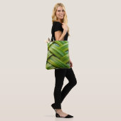 Green Fresh Bamboo Weave Tasche (Am Model)