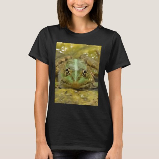 Green Frog Camouflaged Against Weathered River Bed T-Shirt (Vorderseite)