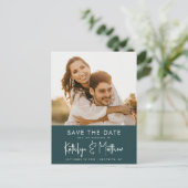 Green Fun Script Modernes Foto Minimalistisch Wedd Ankündigungspostkarte (Stehend Vorderseite)