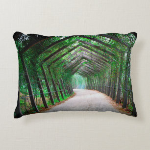 Green Garden Pathway Lumbar Kissen Design