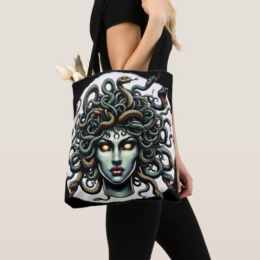 Green Gazing Medusa Kopf voller Schlangen Tasche (Von Nahem)
