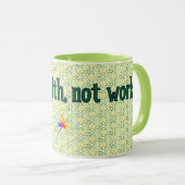 Green Geometric Bold "Tax Wealth, not Work" Tasse (VorderseiteRechts)