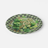 Green Gingham und Celtic Triskele Pappteller (Schrägansicht)