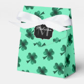Green Glitzern Kleeblatt St. Patrick' Day Monogram Geschenkschachtel (Vorderseite)