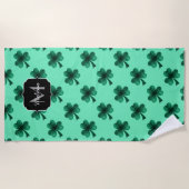Green Glitzern Kleeblatt St. Patrick' Day Monogram Strandtuch (Vorderseite)