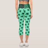 Green Glitzern Kleeblatt St Patrick' Day Muster Capri Leggings (Rückseite)