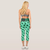 Green Glitzern Kleeblatt St Patrick' Day Muster Capri Leggings (Rückseite)