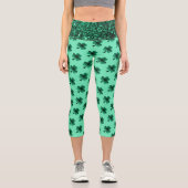 Green Glitzern Kleeblatt St Patrick' Day Muster Capri Leggings (Vorderseite)