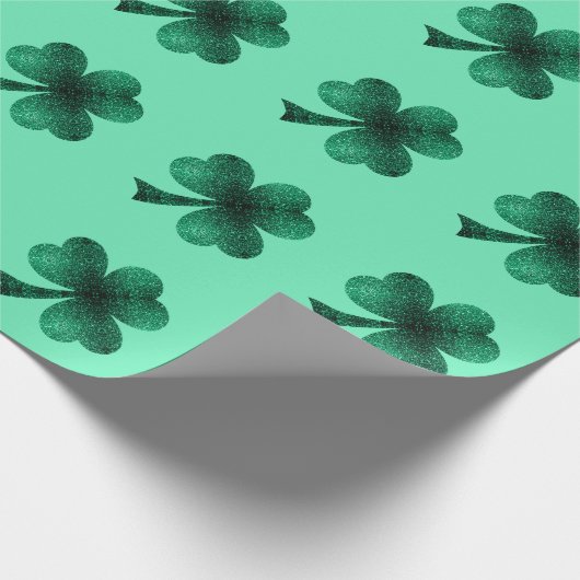Green Glitzern Kleeblatt St Patrick' Day Muster Geschenkpapier (Ecke)