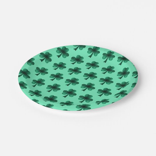 Green Glitzern Kleeblatt St Patrick' Day Muster Pappteller (Schrägansicht)