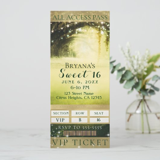Green Glow Forest & Sparkle Lights Sweet 16 Ticket Einladung (Stehend Vorderseite)