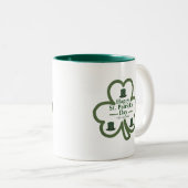 Green-Glücks-Kleeblatt-Script St. Patrick's Day Zweifarbige Tasse (VorderseiteRechts)